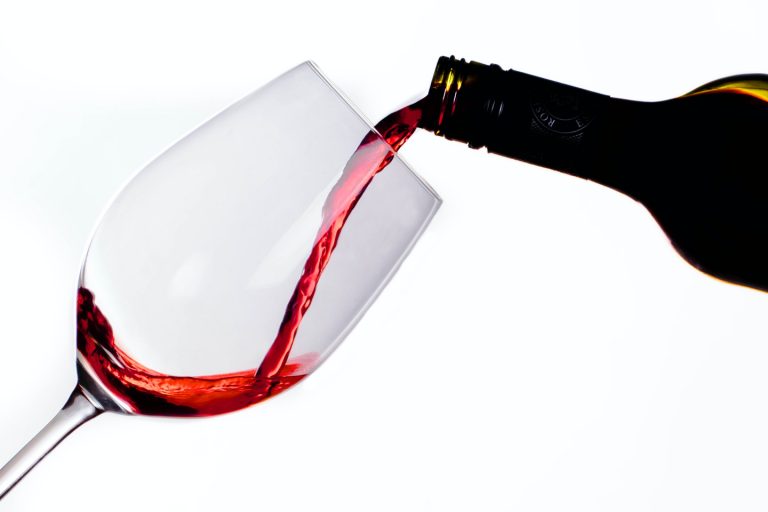 סוד היין ואיך הוא משפיע לנו על החיים, הבריאות, למה שותים בפורים ועוד